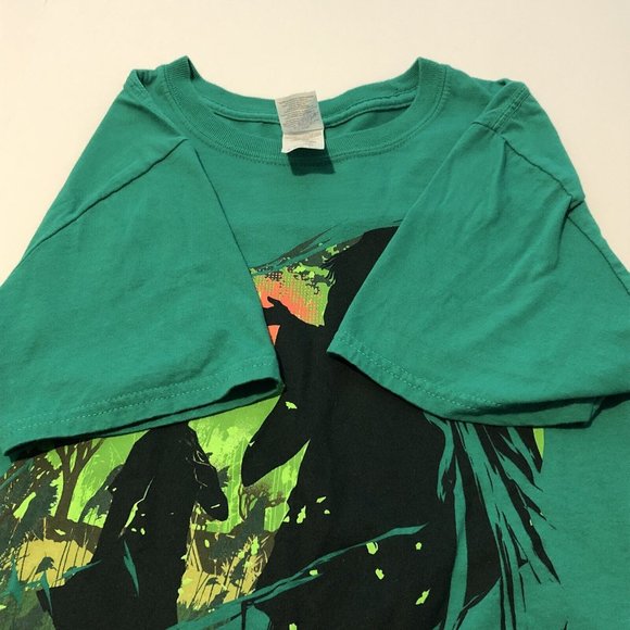 Anime Fantasy Magical Amulet Shield Warrior Green Shirt Men Size Medium - Picture 9 of 12